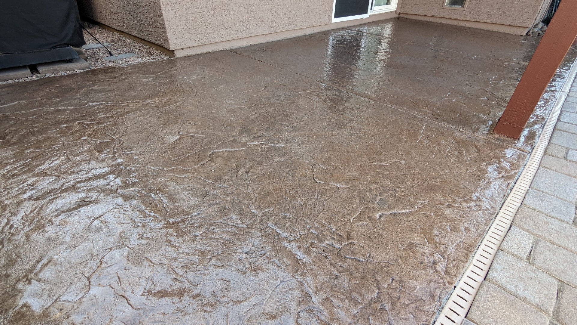 Textured decorative concrete overlay
